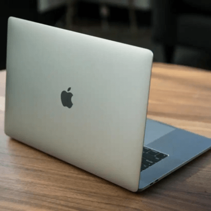 MLy13 MacBook Air 13” m2 chip 8gb 256gb Starlight