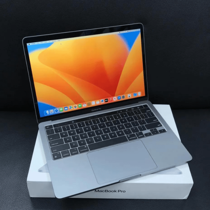 MacBook Pro M2 8GB RAM